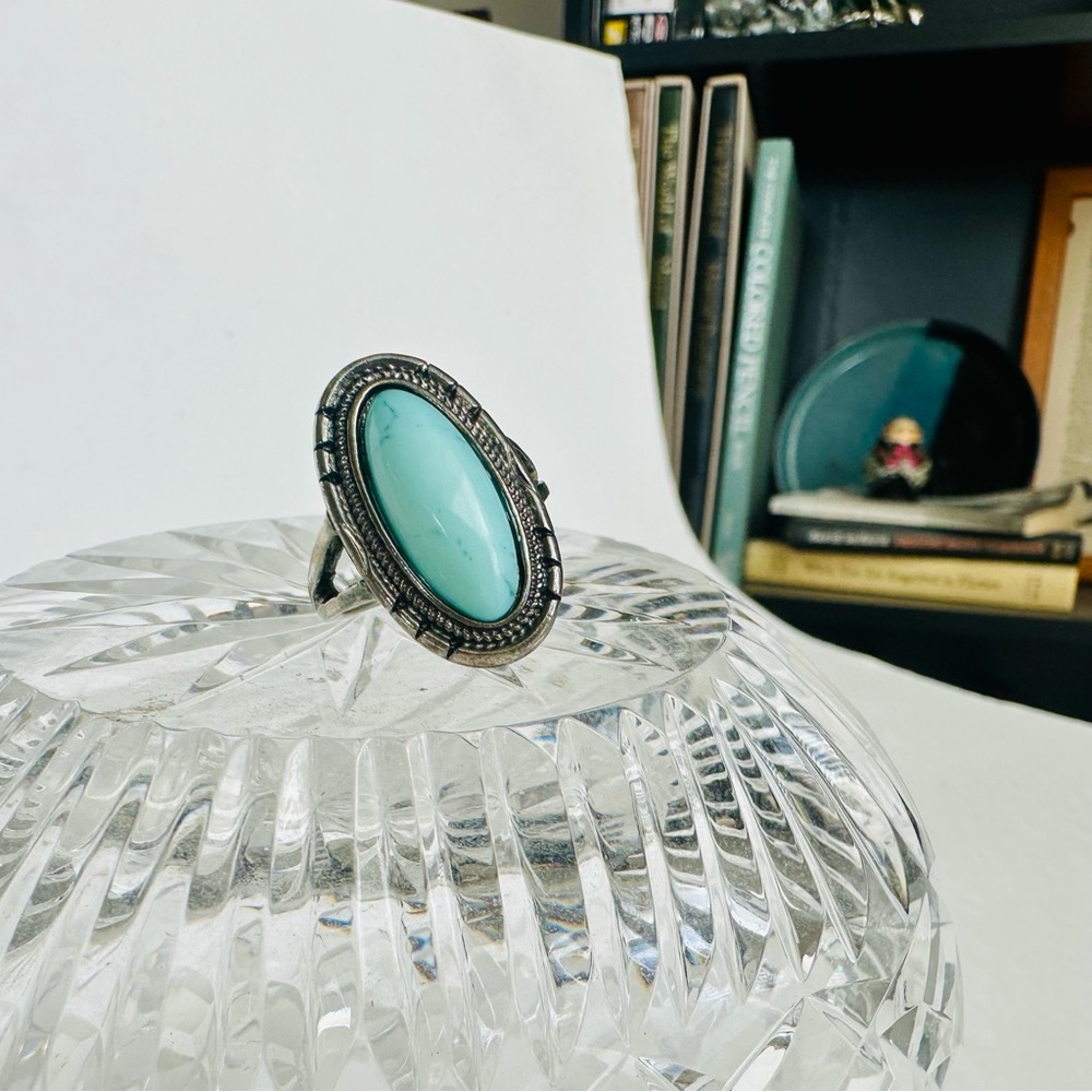 Sterling Silver & Turquoise Large Stone Southwest-Style Ring, Size 8.5 - Picture 5 of 8